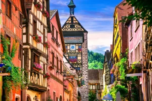 Village typique alsacien sur la route des vins d'alsace