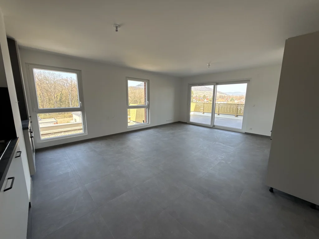 Attique T4 avec terrasse et balcon – Disponible immédiatement à Issenheim