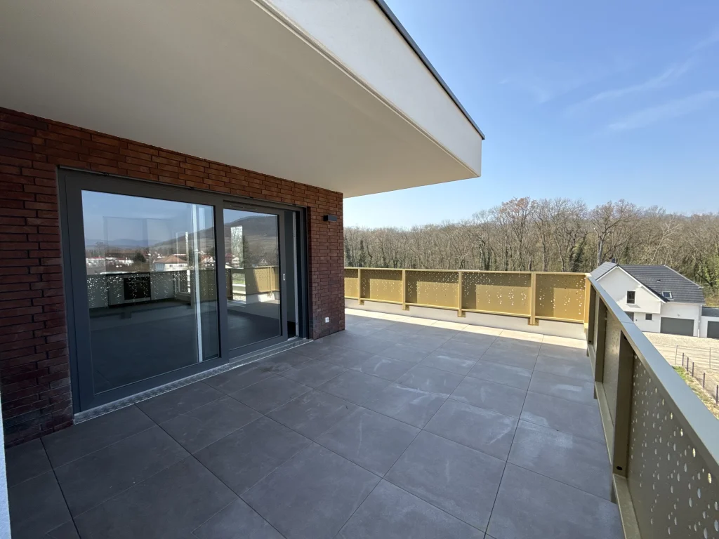 Attique T4 avec terrasse et balcon – Disponible immédiatement à Issenheim