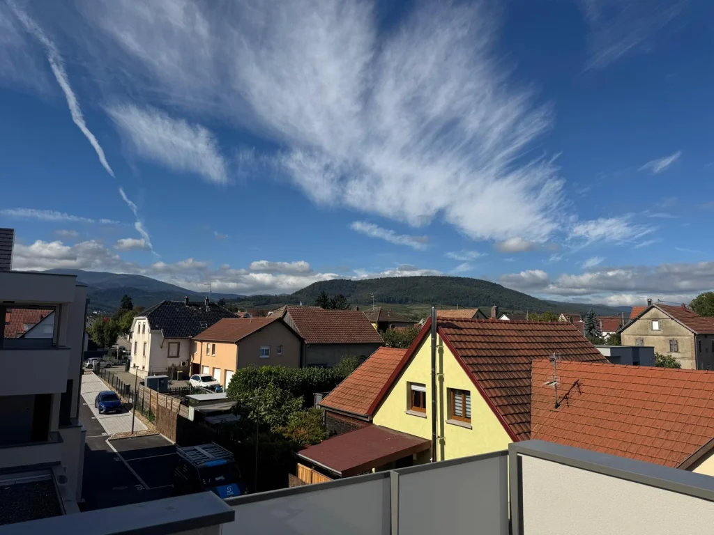 Superbe appartement en attique disponible immédiatement à Issenheim