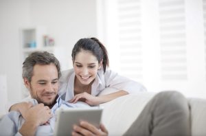 couple avec une tablette